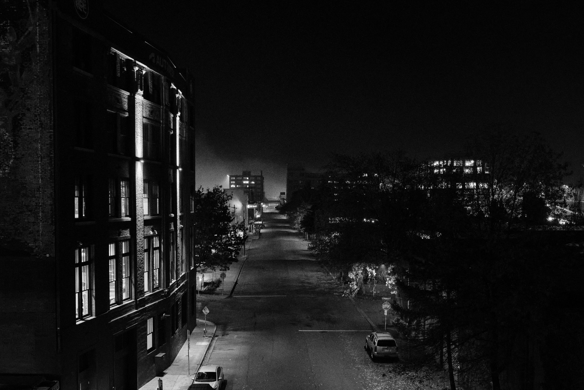Black and white photo of Portland street at night